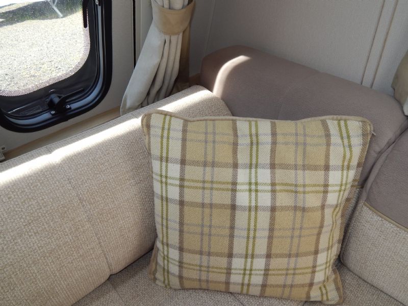 2017 Elddis Avante 866